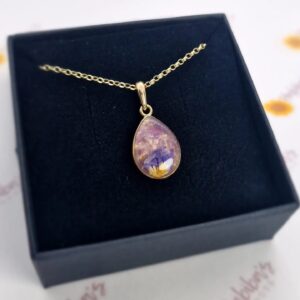 9ct gold tear drop pendant